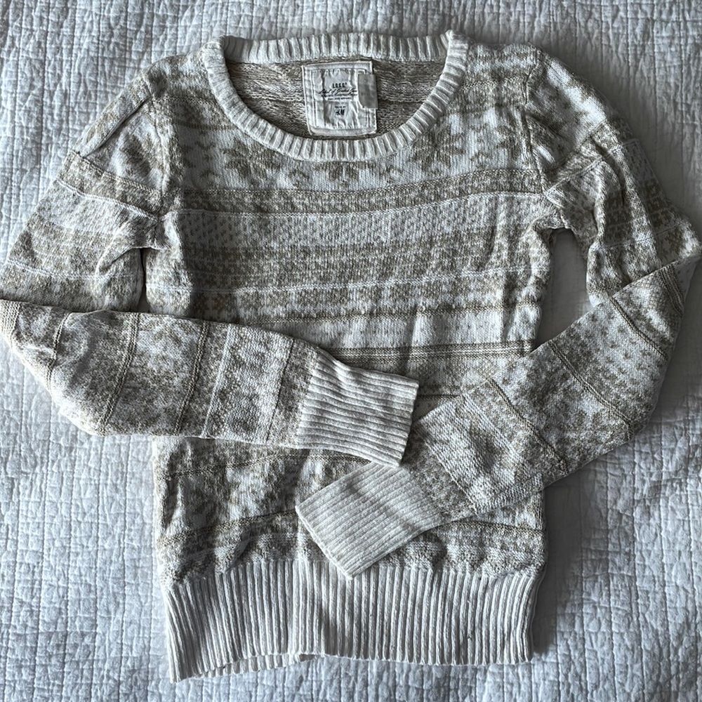 ✨3/$10✨ H&M winter themed sweater